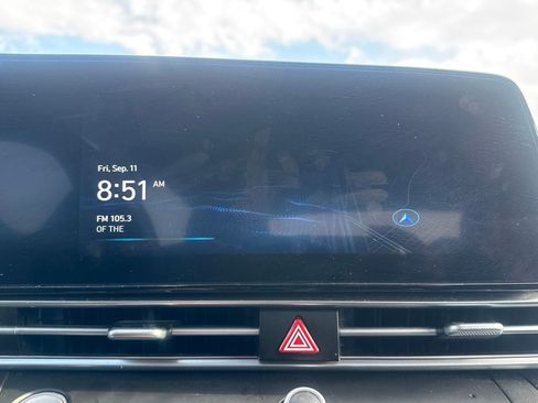 Used 2025 Hyundai Elantra SEL FWD image 39