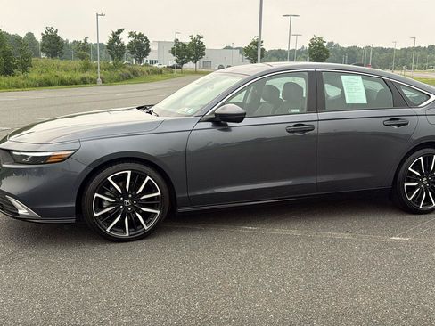Used 2023 Honda Accord Touring image 12