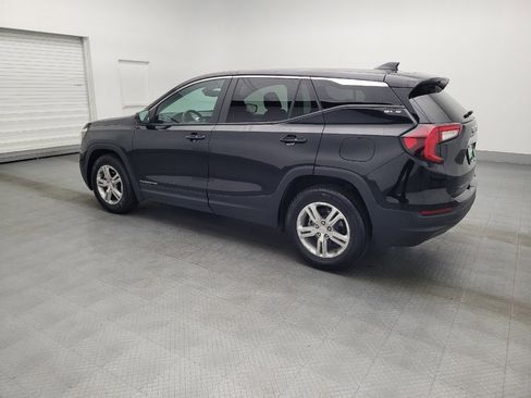 Used 2024 GMC Terrain SLE image 3