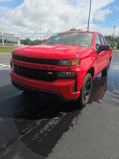 Used 2020 Chevrolet Silverado 1500 Custom w/ Custom Value Package AWD/4WD image 1