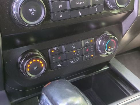 Used 2020 Ford F150 XLT w/ Equipment Group 302A Luxury AWD/4WD image 35