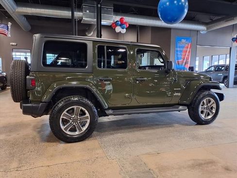 Used 2022 Jeep Wrangler Unlimited Sahara AWD/4WD image 10