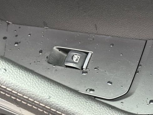 Used 2022 BMW X6 xDrive40i w/ M Sport Package image 22