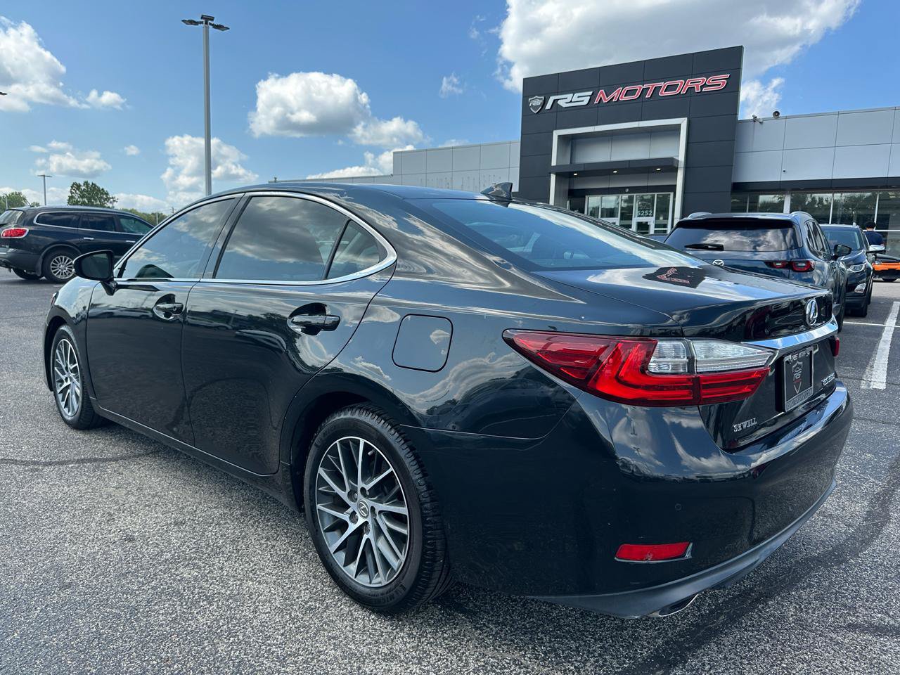 Used 2018 Lexus ES 350 w/ Luxury Package w/Wood Trim FWD image 3