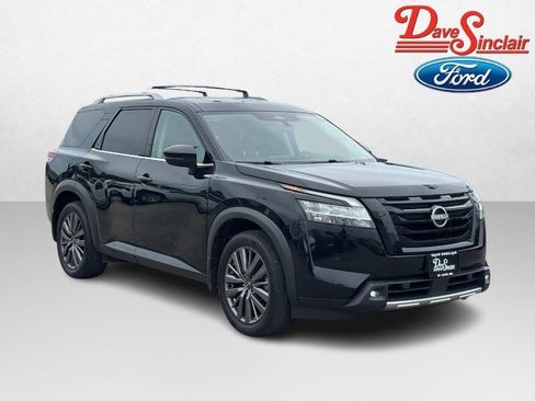 Used 2023 Nissan Pathfinder SL w/ SL Premium Package AWD/4WD image 4