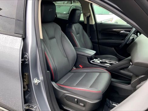 Used 2022 Buick Envision Essence w/ Technology Package II image 9