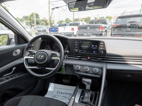 Used 2023 Hyundai Elantra SE FWD image 21