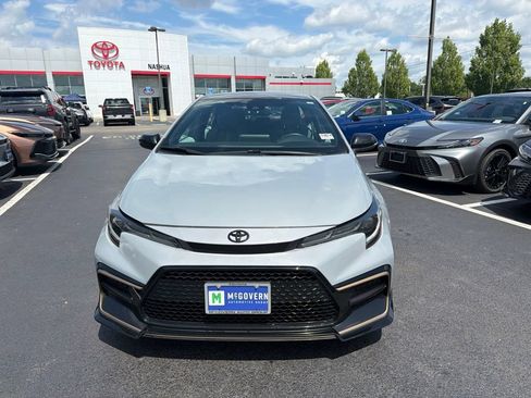 Used 2021 Toyota Corolla SE w/ Carpet Mat Package (TMS) FWD image 2