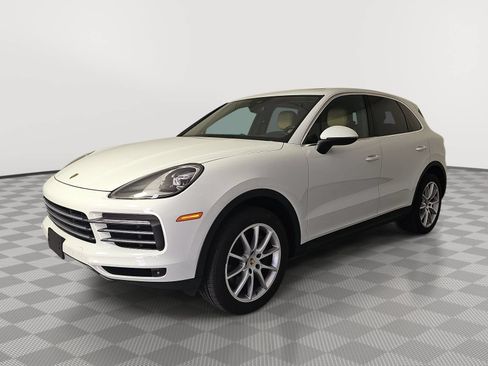 Used 2023 Porsche Cayenne w/ Premium Package AWD/4WD image 4