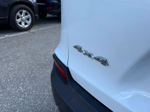 Used 2019 Jeep Cherokee Latitude Plus w/ Comfort/Convenience Group AWD/4WD image 11