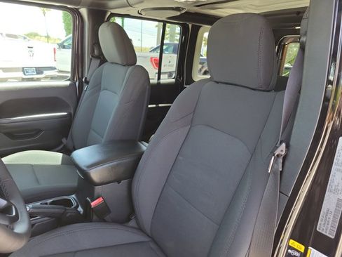 Used 2023 Jeep Wrangler Unlimited Sport AWD/4WD image 21
