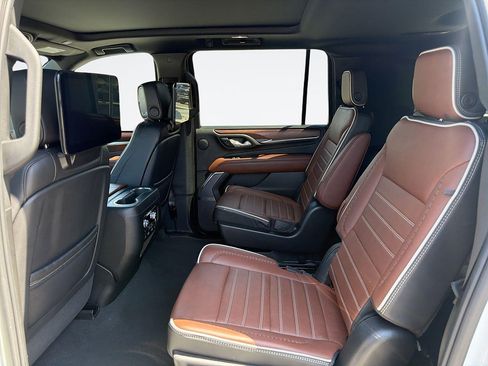 Used 2023 GMC Yukon XL Denali Ultimate AWD/4WD image 27