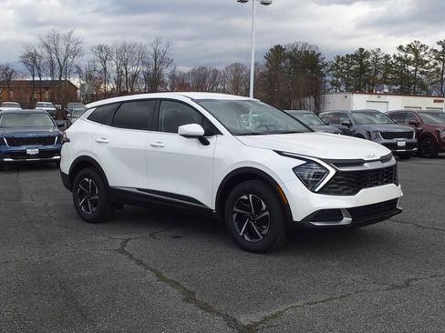 Used 2025 Kia Sportage LX image 2
