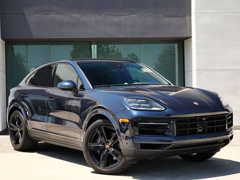 Used 2024 Porsche Cayenne Coupe AWD/4WD image 1