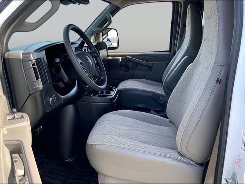 Certified 2025 GMC Savana 3500 LT w/ LT Preferred Equipment Group RWD image 8