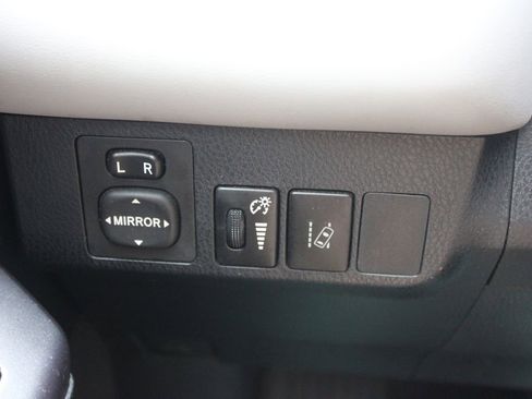 Used 2018 Toyota RAV4 XLE AWD/4WD image 39
