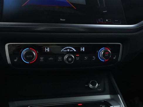 Used 2025 Audi Q3 2.0T Premium image 22