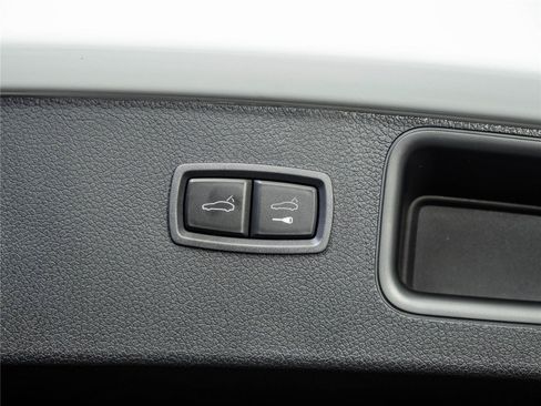 New 2026 Porsche Macan Turbo AWD/4WD image 32