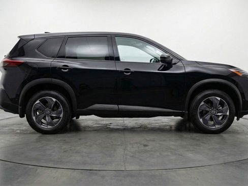 Used 2025 Nissan Rogue SV FWD image 11