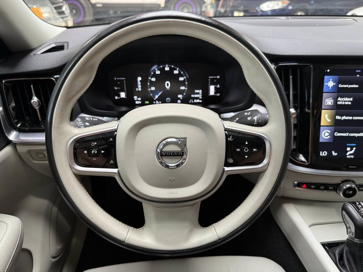 Used 2019 Volvo S60 T5 Momentum w/ Premium Package FWD image 12