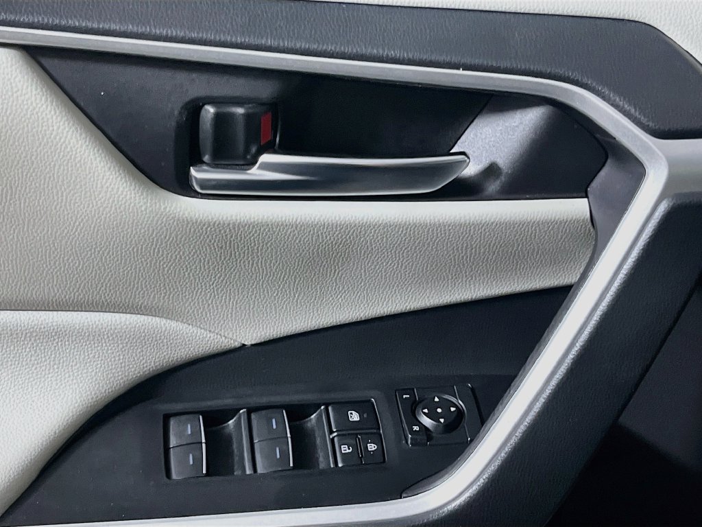 Used 2024 Toyota RAV4 XLE w/ Convenience Package FWD image 14