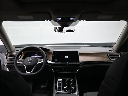 New 2026 Volkswagen Atlas SE image 10