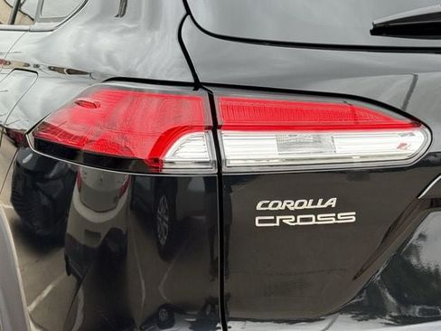 Used 2023 Toyota Corolla Cross LE FWD image 6