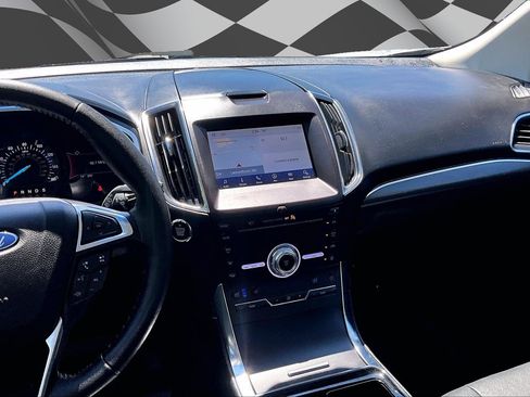 Used 2019 Ford Edge Titanium w/ Equipment Group 301A FWD image 5