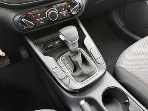 Used 2025 Kia Soul LX w/ LX Technology Package FWD image 41