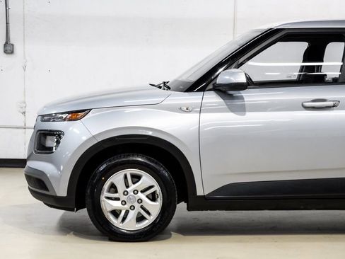Used 2021 Hyundai Venue SE image 12