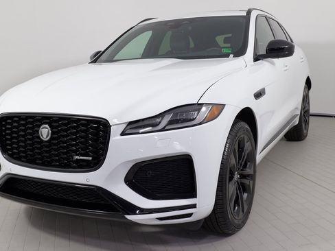 Used 2025 Jaguar F-PACE R-Dynamic S image 5