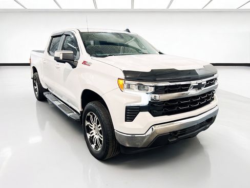 Used 2023 Chevrolet Silverado 1500 LT AWD/4WD image 3