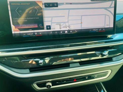 Used 2025 BMW X7 xDrive40i w/ M Sport Package image 11