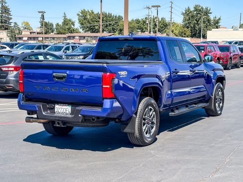 Used 2025 Toyota Tacoma TRD Sport AWD/4WD image 4