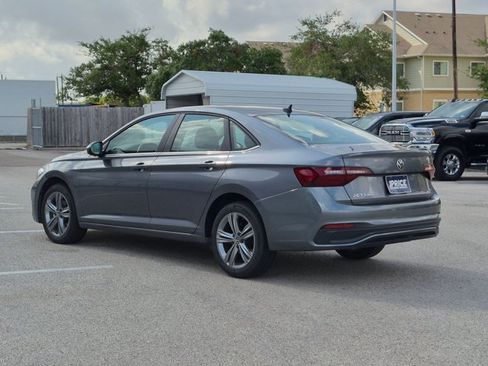 Used 2024 Volkswagen Jetta SE FWD image 7