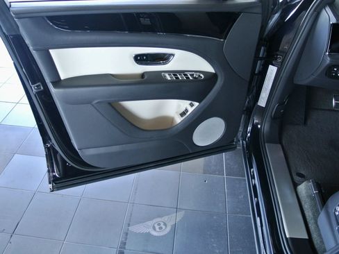 Used 2023 Bentley Bentayga AWD/4WD image 10