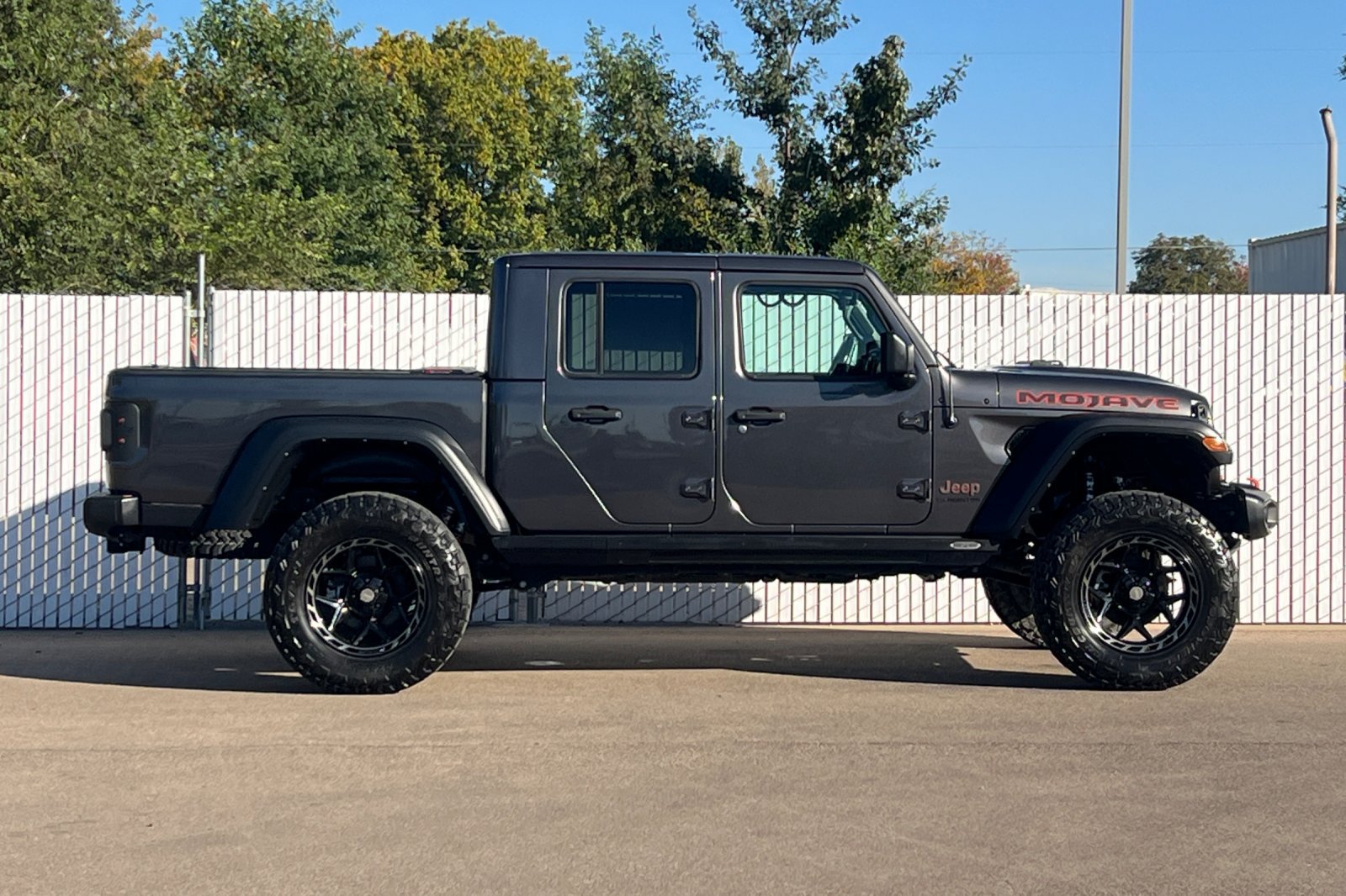 Used 2021 Jeep Gladiator Mojave AWD/4WD image 3