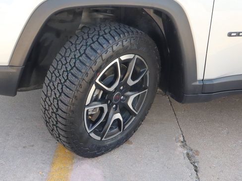 Used 2025 Jeep Compass Trailhawk AWD/4WD image 16