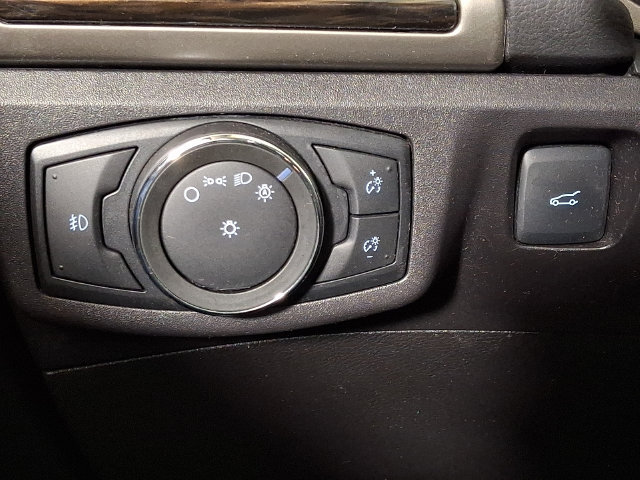 Used 2016 Ford Fusion SE w/ Equipment Group 202A FWD image 25