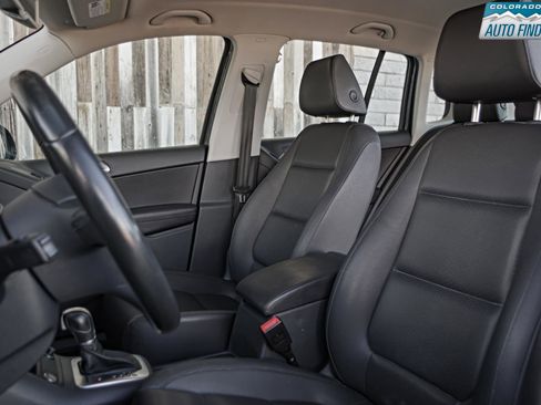 Used 2017 Volkswagen Tiguan S image 13