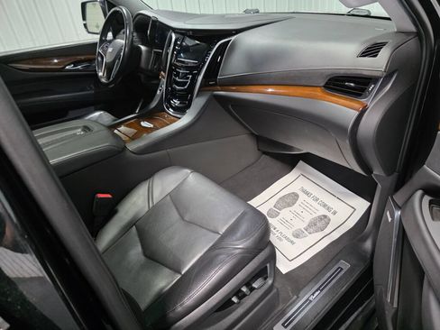 Used 2020 Cadillac Escalade ESV Luxury AWD/4WD image 7