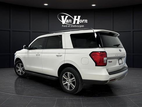 Used 2024 Ford Expedition XLT image 3
