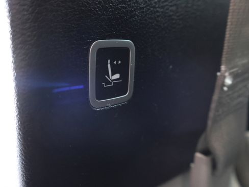 Used 2020 Chrysler Pacifica Limited FWD image 38