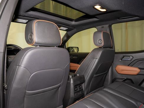 Used 2024 GMC Canyon AT4 w/ AT4 Premium Package image 9