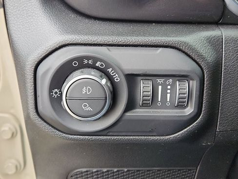 Used 2022 Jeep Gladiator Sport image 23