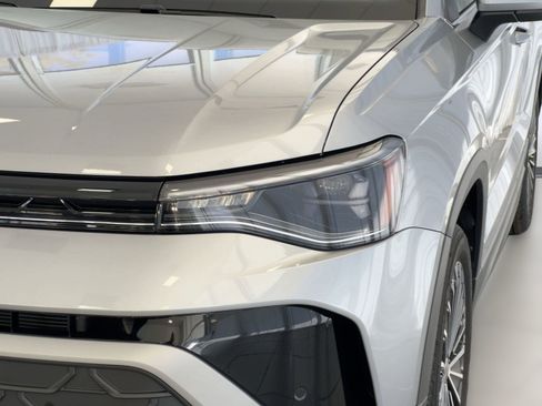 New 2026 Volkswagen Taos SE image 11