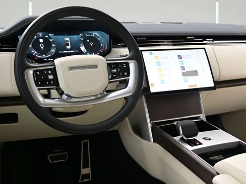 Used 2025 Land Rover Range Rover Long Wheelbase SE AWD/4WD image 8