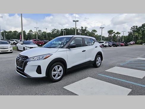 Used 2025 Nissan Kicks Play S FWD image 22