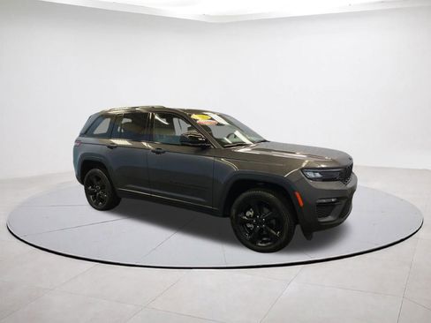 Certified 2025 Jeep Grand Cherokee Limited w/ Black Appearance Package AWD/4WD image 8