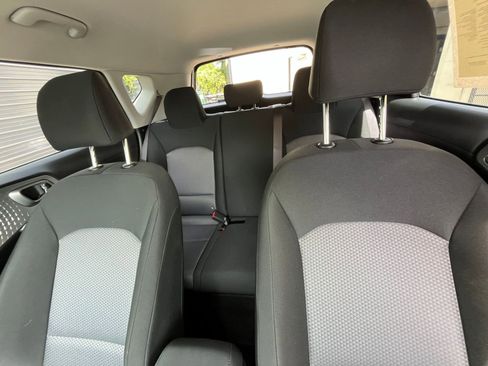 Used 2025 Kia Soul LX w/ LX Technology Package image 33